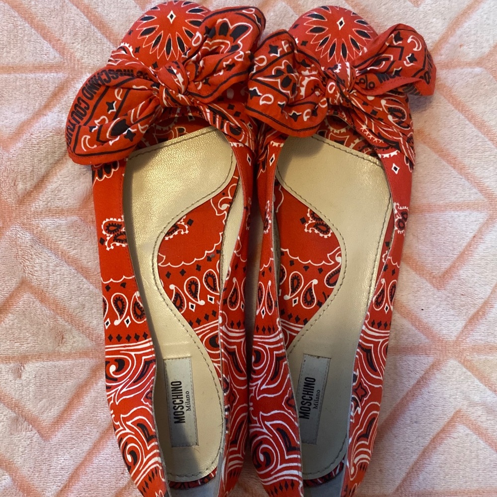 Moschino flats
